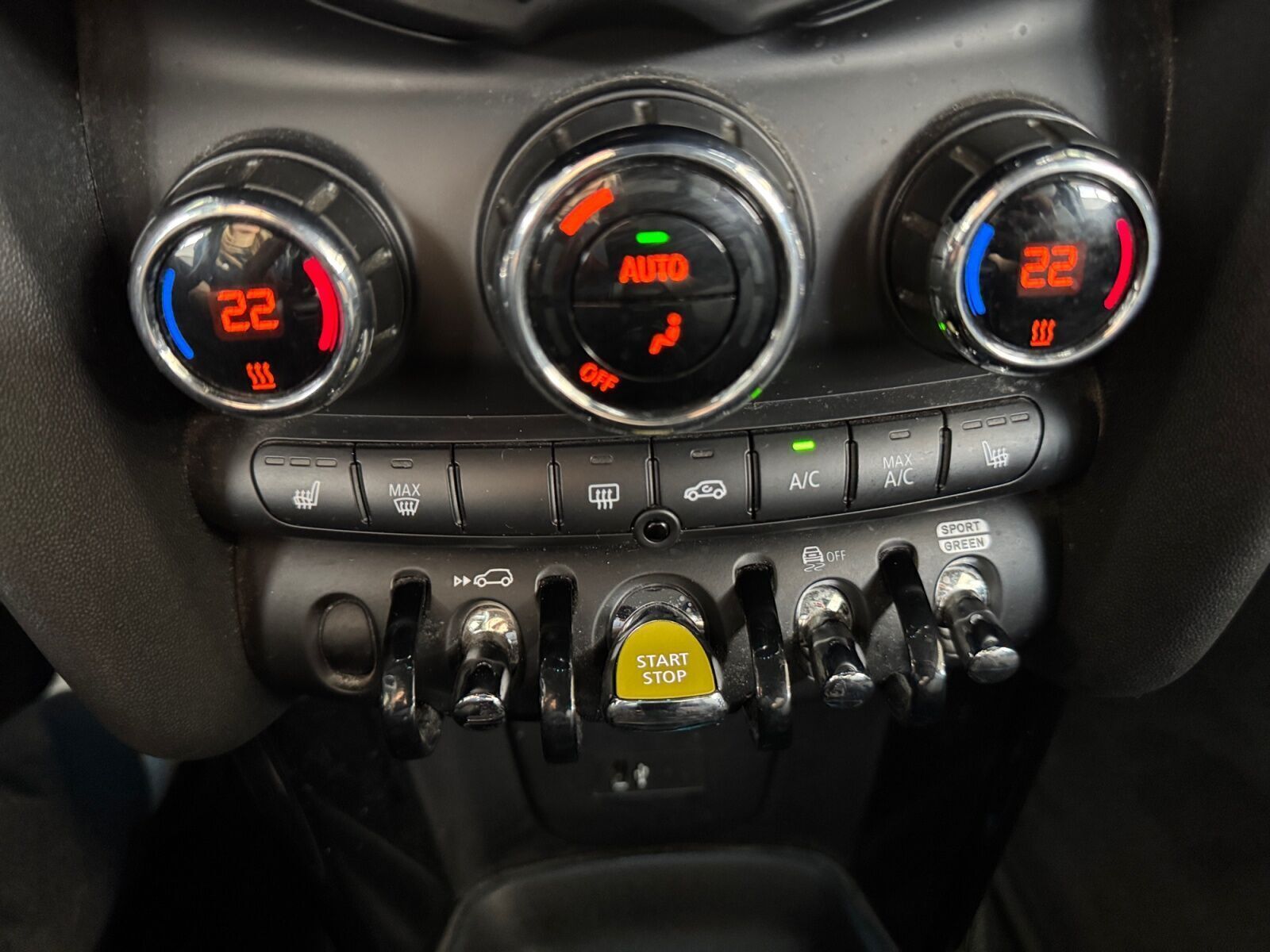 Sort Mini Cooper SE fra 2023