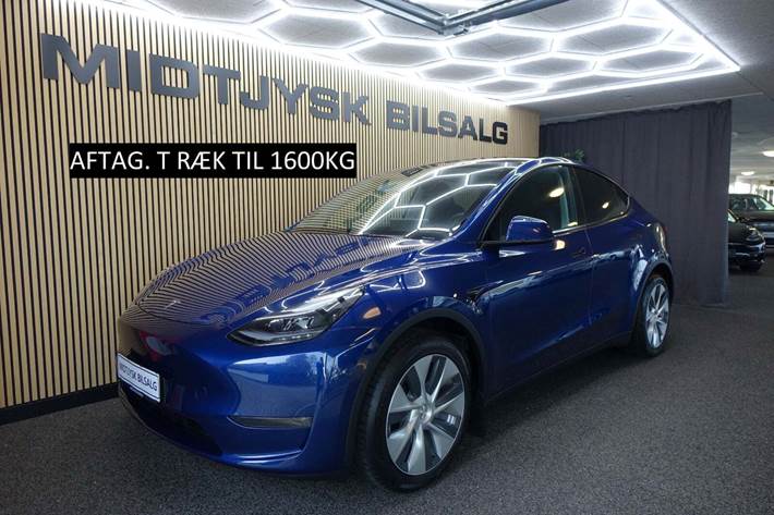 Blå Tesla Model Y fra 2023 set udefra