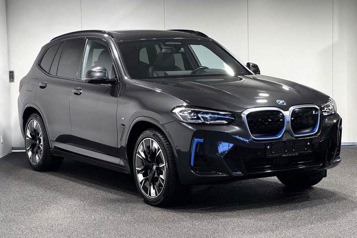 Grå BMW iX3 fra 2023