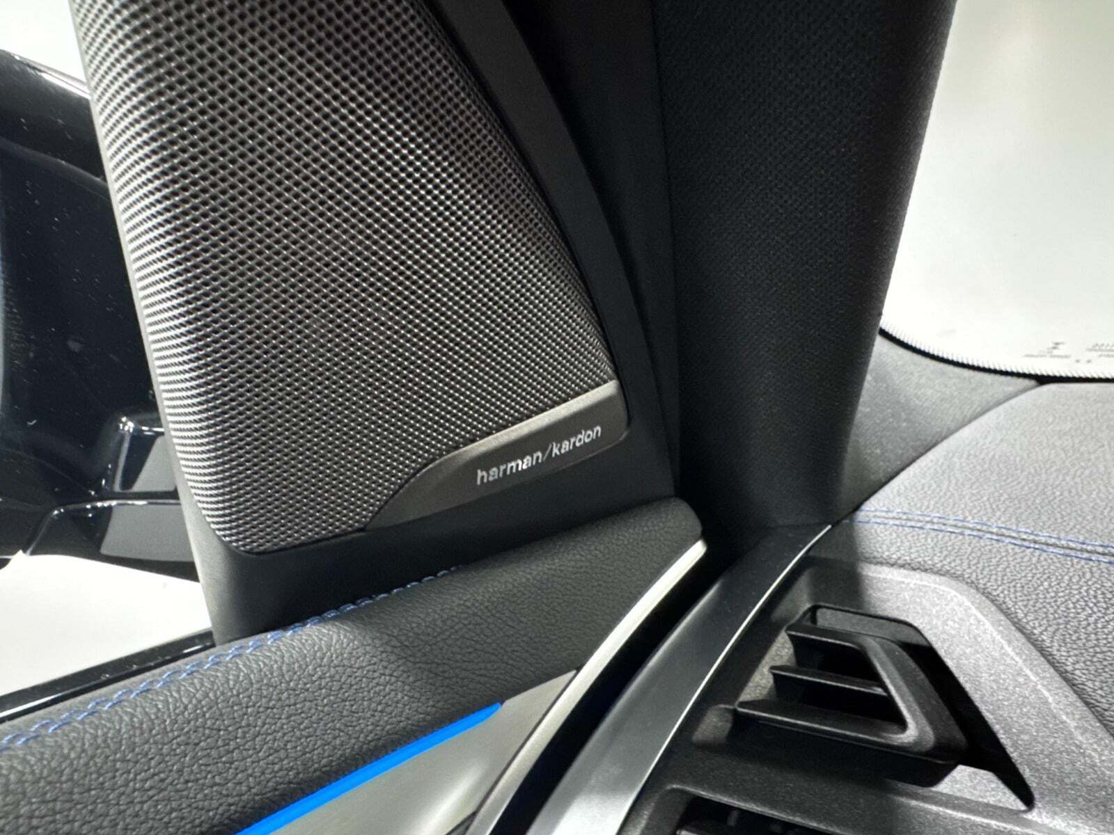 Grå BMW iX3 fra 2023