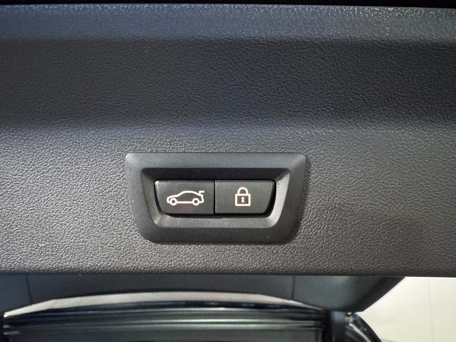 Grå BMW iX3 fra 2023