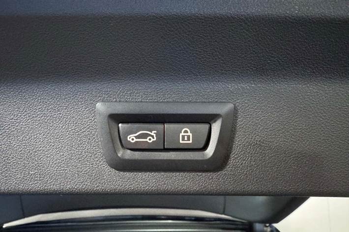 Grå BMW iX3 fra 2023