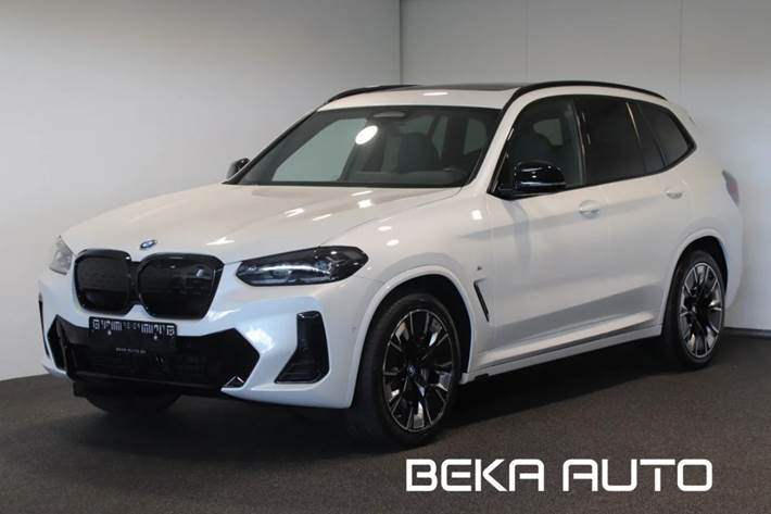 Hvid BMW iX3 fra 2023 set udefra