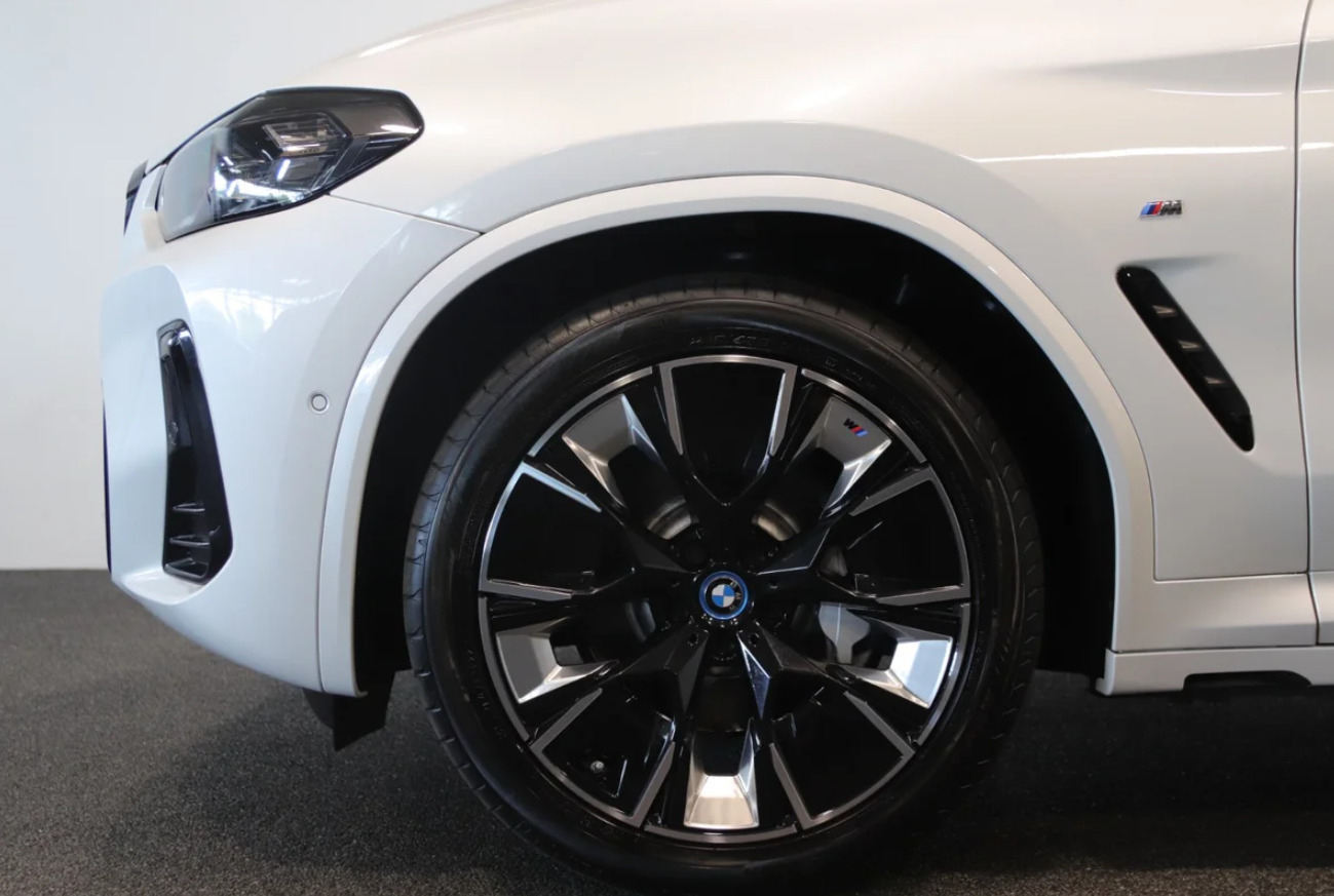 BMW iX3 Charged Plus M-Sport