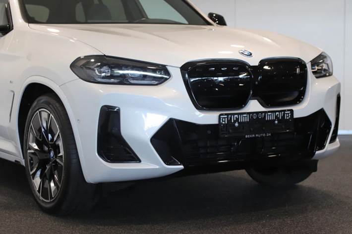 Hvid BMW iX3 fra 2023