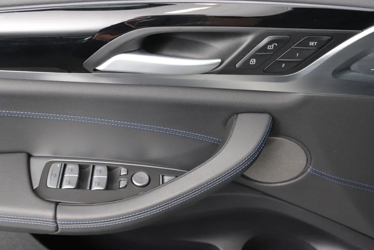 Hvid BMW iX3 fra 2023