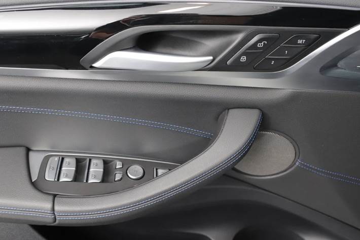 Hvid BMW iX3 fra 2023