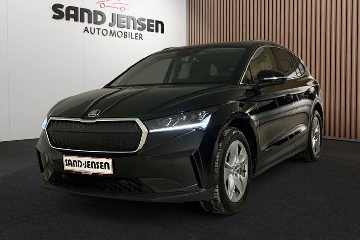 Sort Skoda Enyaq fra 2025 set udefra