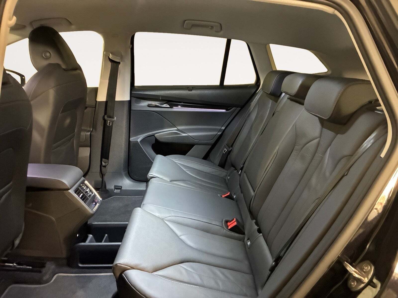 Sort Skoda Enyaq fra 2025