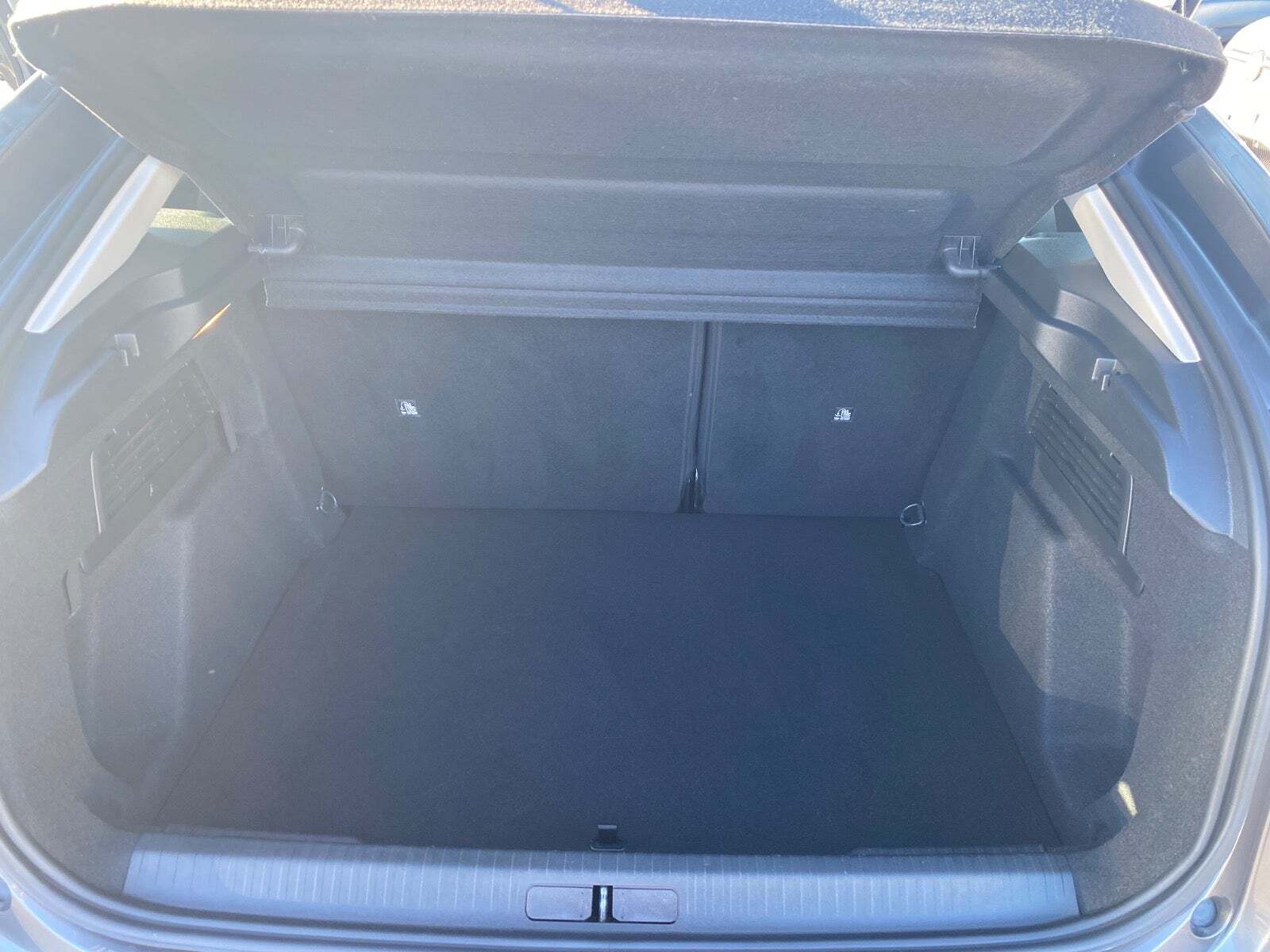 Grå Citroën C4 fra 2023