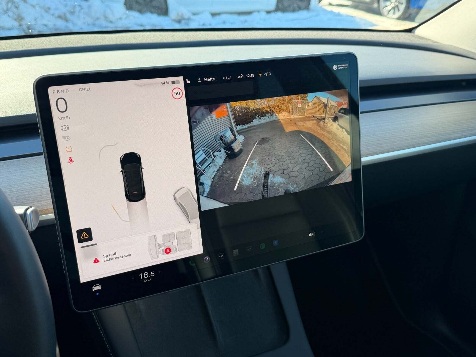 Sort Tesla Model Y fra 2022