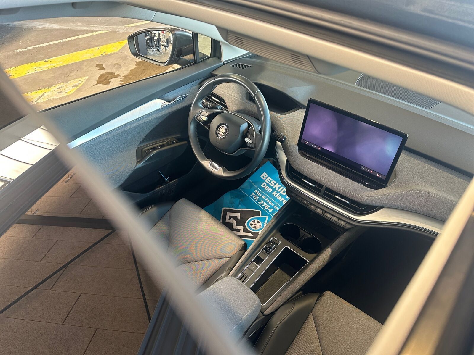 Grå Skoda Enyaq fra 2024