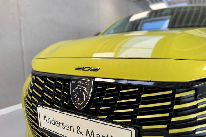 Gul Peugeot e-208 fra 2024