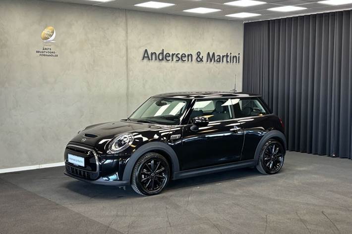 Sort Mini Cooper fra 2021 set udefra