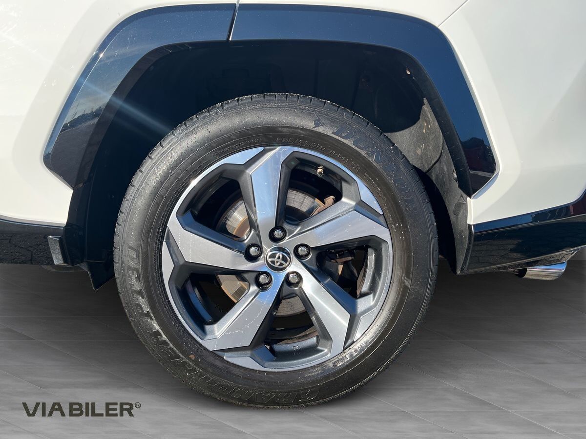 Hvid Toyota RAV4 Plug-in fra 2020