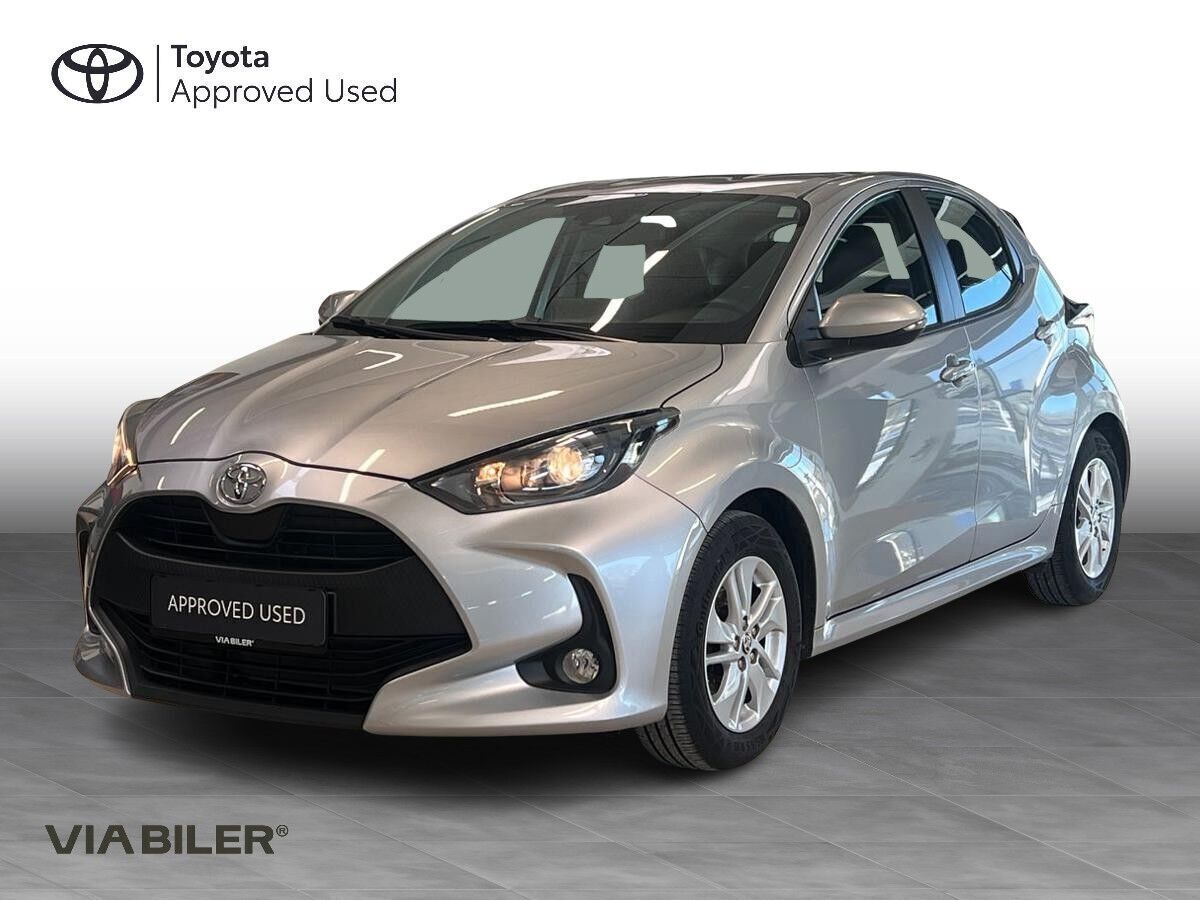Sølv Toyota Yaris fra 2022
