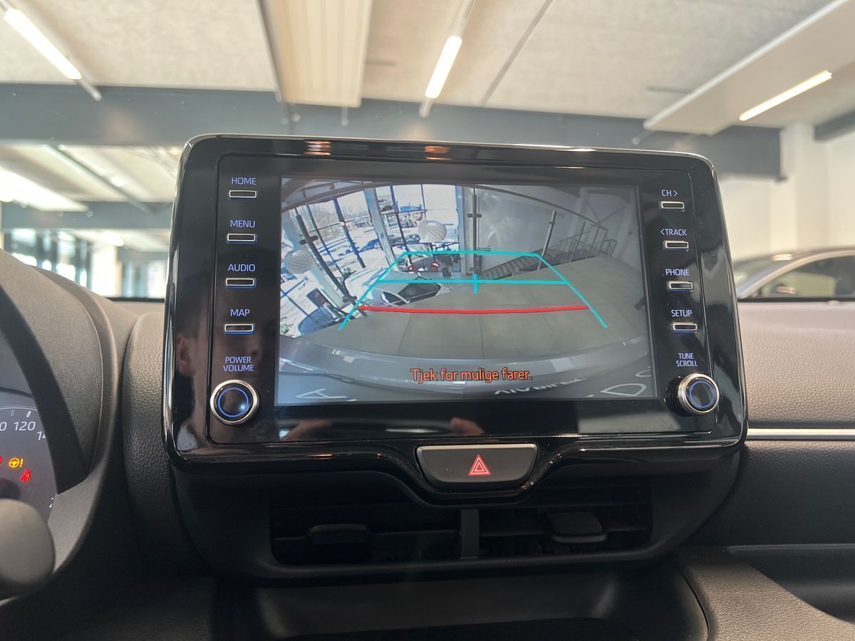 Sølv Toyota Yaris fra 2022