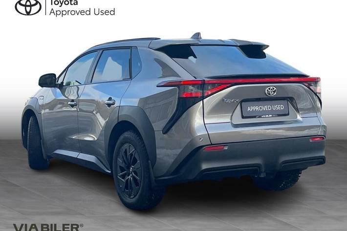 Sort Toyota BZ4X fra 2023