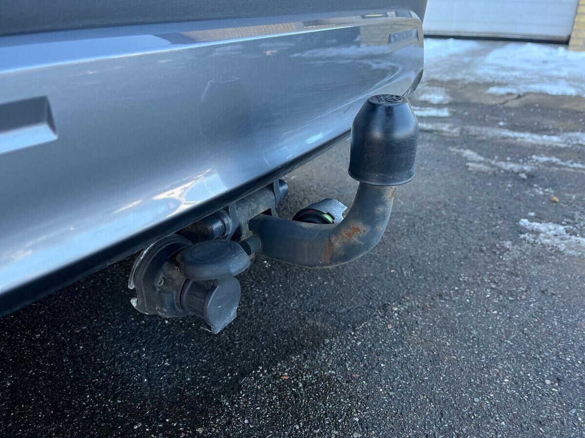 Sølv Toyota Yaris Cross fra 2022