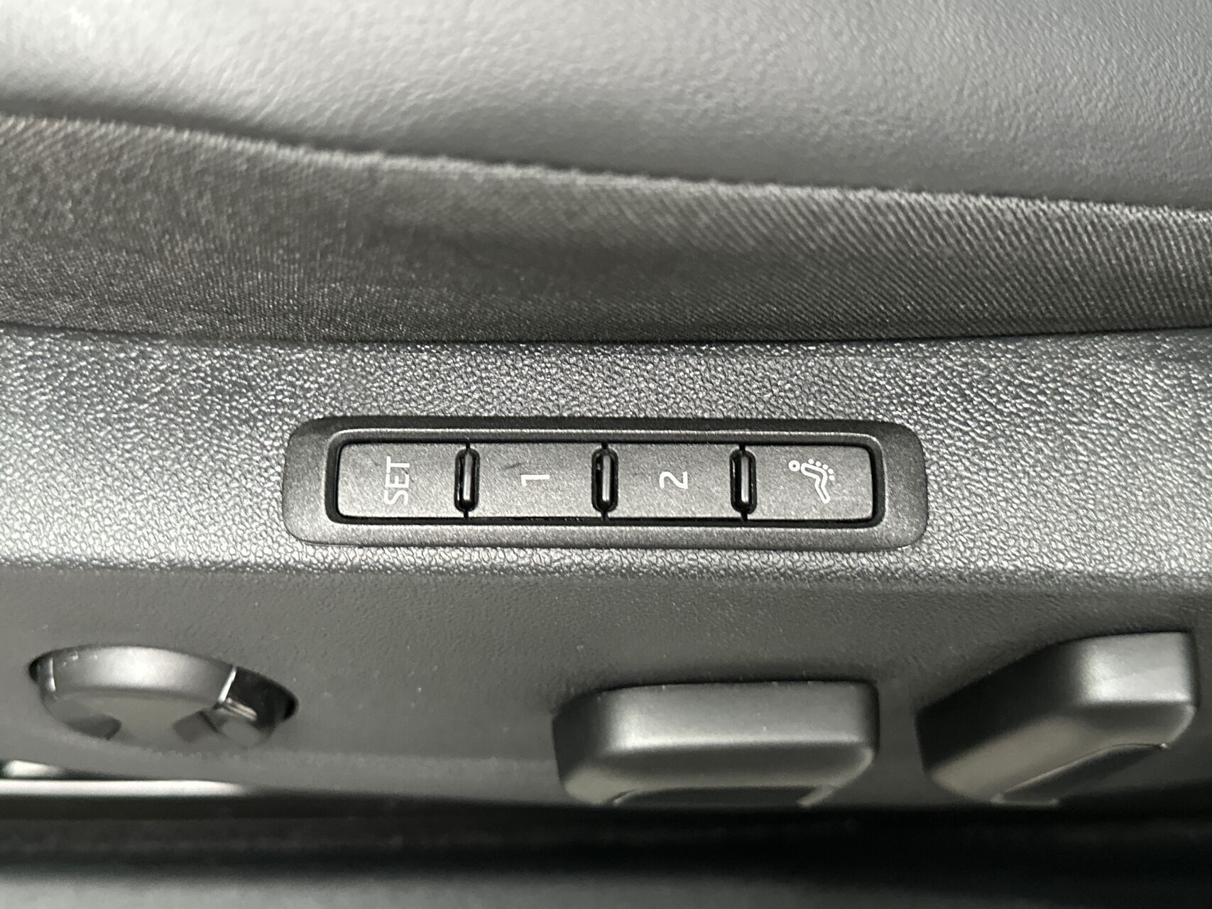 Hvid Skoda Enyaq fra 2025