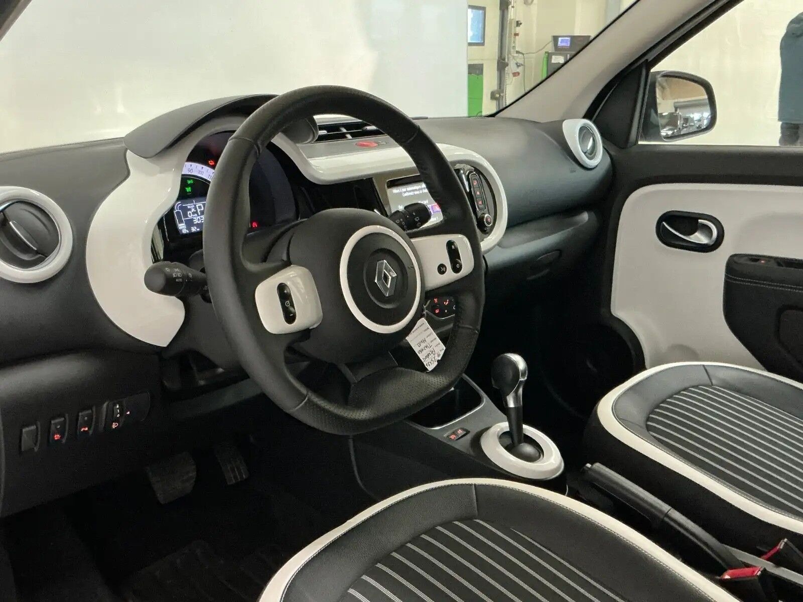 Renault Twingo EL Intens 82HK 5d Aut.