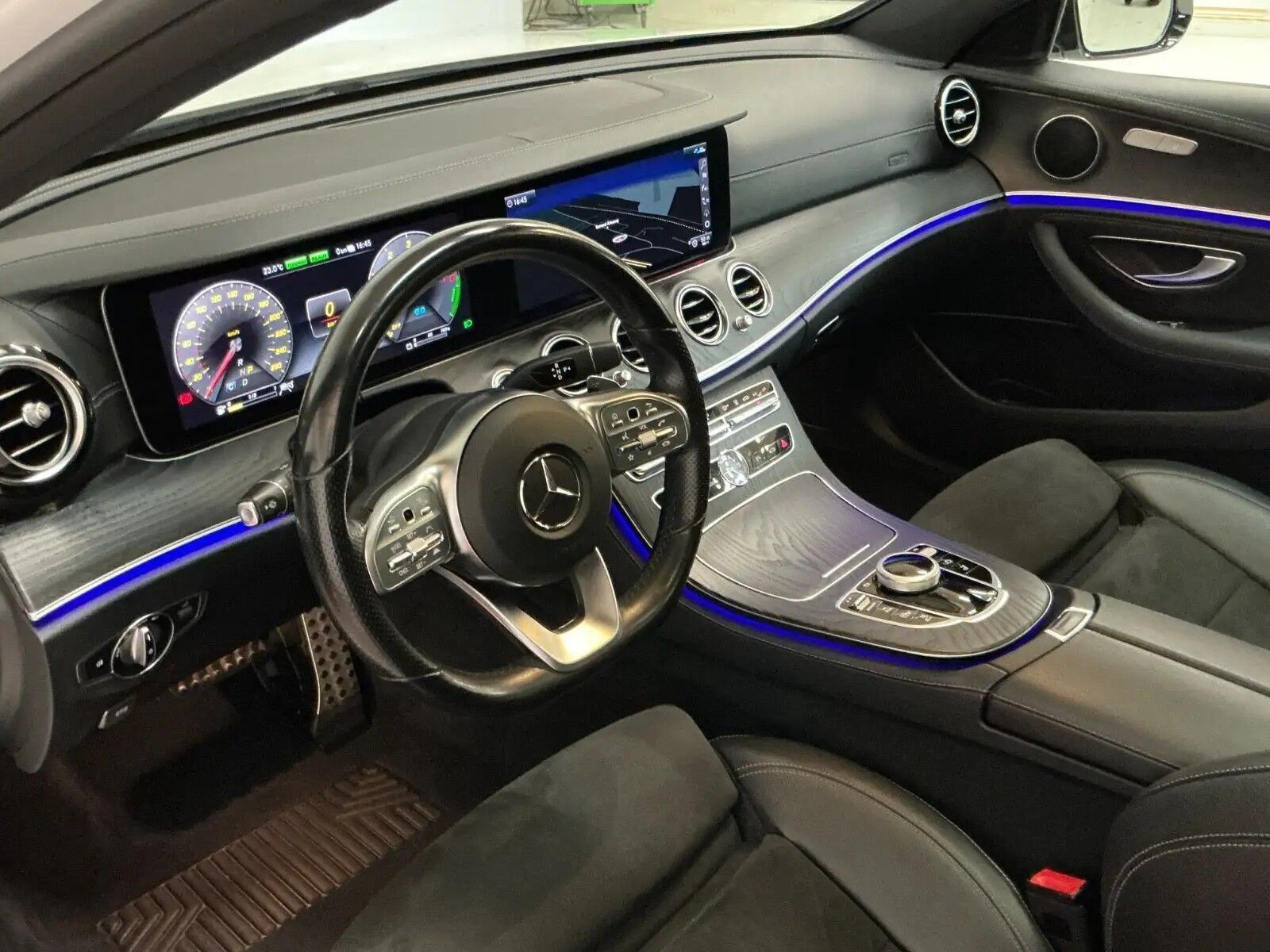 Mercedes E300 de 2,0 T Plugin-hybrid AMG Line 9G-Tronic 306HK Stc Aut.