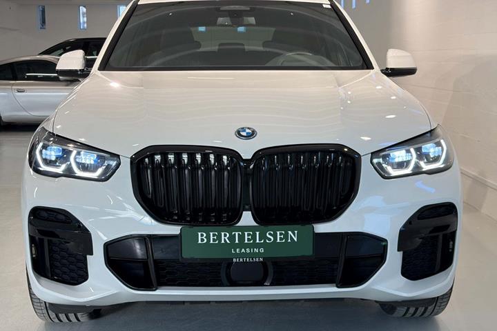 Hvid BMW X5 fra 2022
