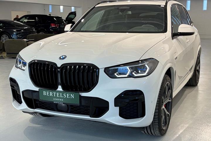 Hvid BMW X5 fra 2022