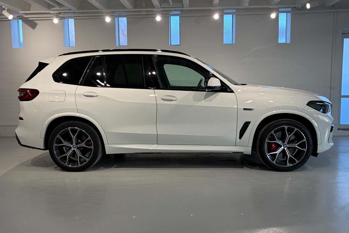 Hvid BMW X5 fra 2022