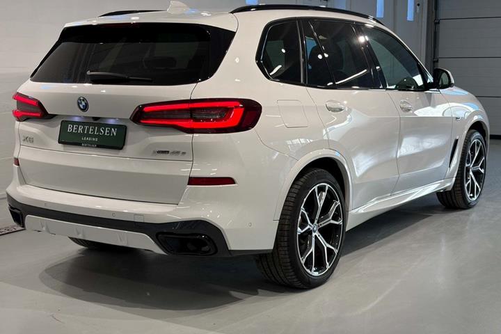 Hvid BMW X5 fra 2022