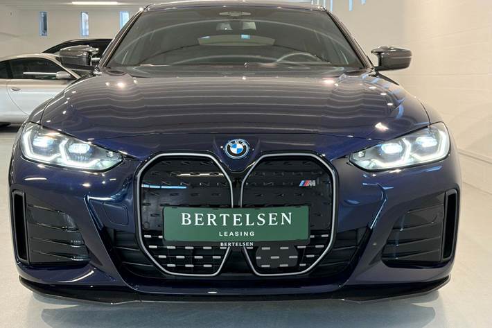 Blå BMW i4 fra 2023