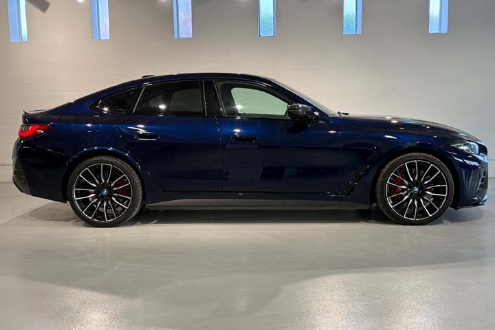 Blå BMW i4 fra 2023