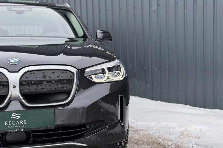 Grå BMW iX3 fra 2021