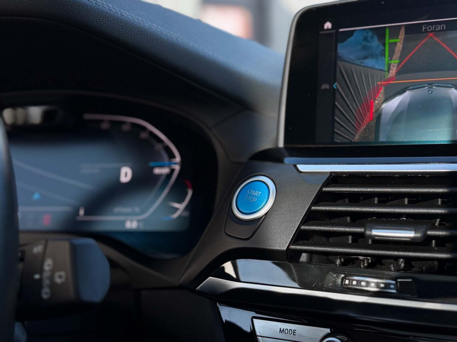 Grå BMW iX3 fra 2021