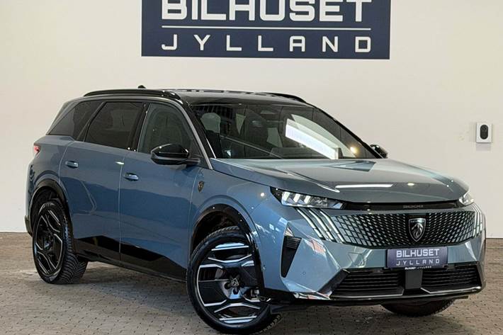 Blå Peugeot e-5008 fra 2024 set udefra