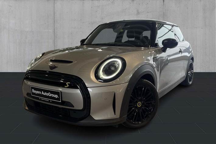 Sølv Mini Cooper SE fra 2022 set udefra