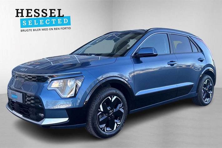 Blå Kia Niro fra 2025 set udefra