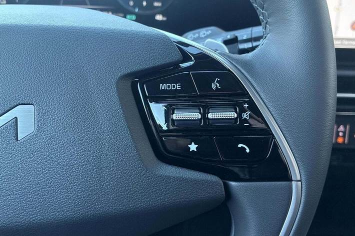 Blå Kia Niro fra 2025