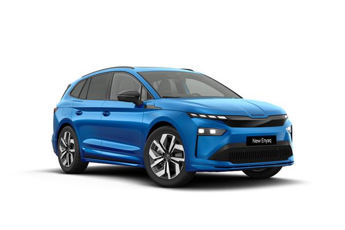 Blå Skoda Enyaq fra 2026 set udefra