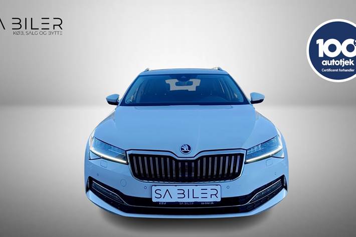 Gul Skoda Superb fra 2020
