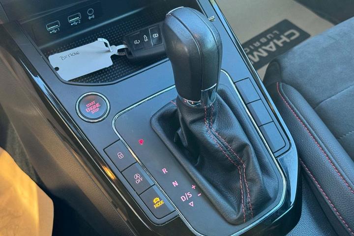 Blå Seat Arona fra 2018
