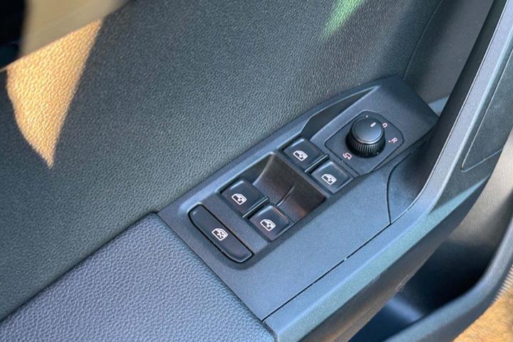 Blå Seat Arona fra 2018