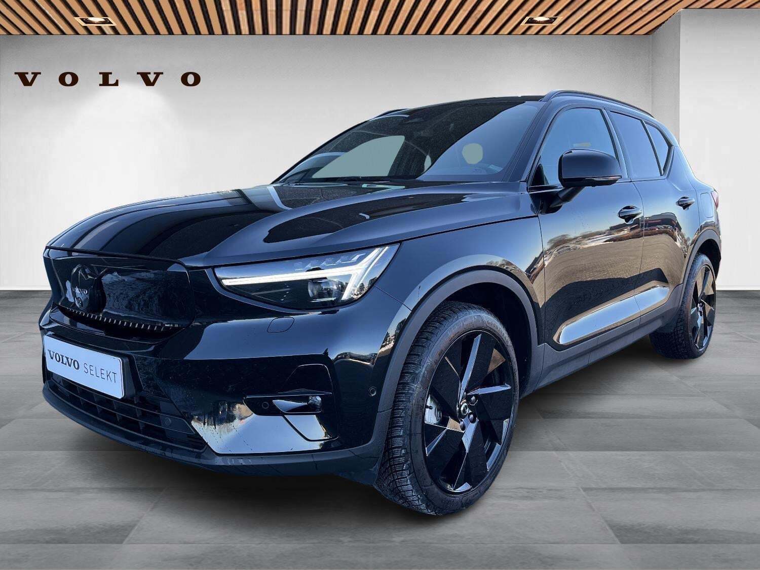 Volvo EX40 Extended Range Black Edition