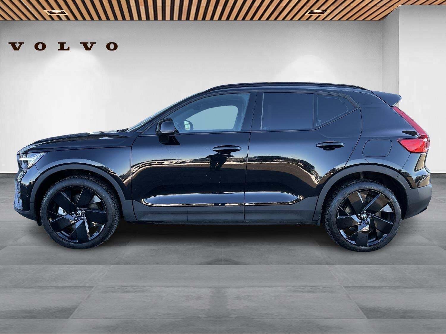 Volvo EX40 Extended Range Black Edition