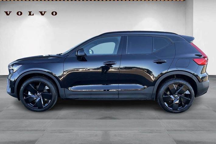Sort Volvo EX40 fra 2025