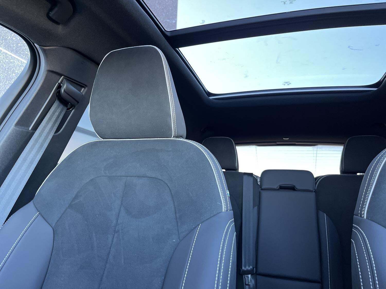 Sort Volvo EX40 fra 2025