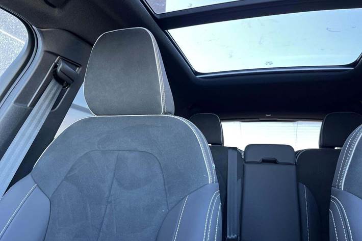 Sort Volvo EX40 fra 2025