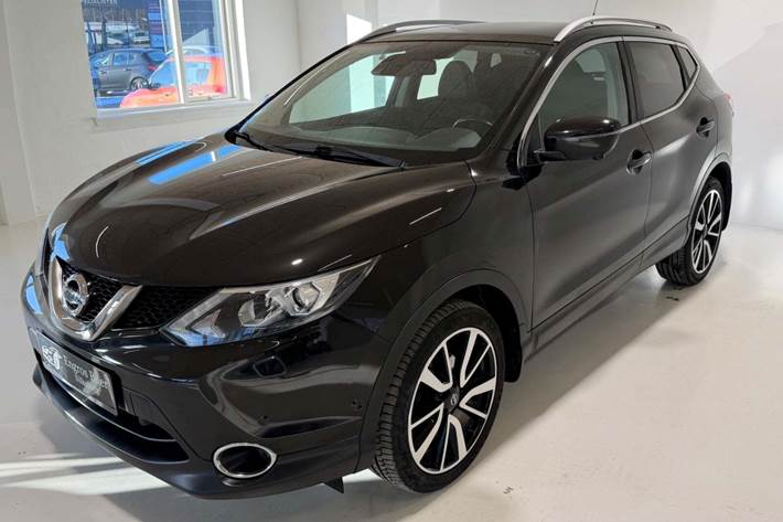 Sort Nissan Qashqai fra 2017 set udefra