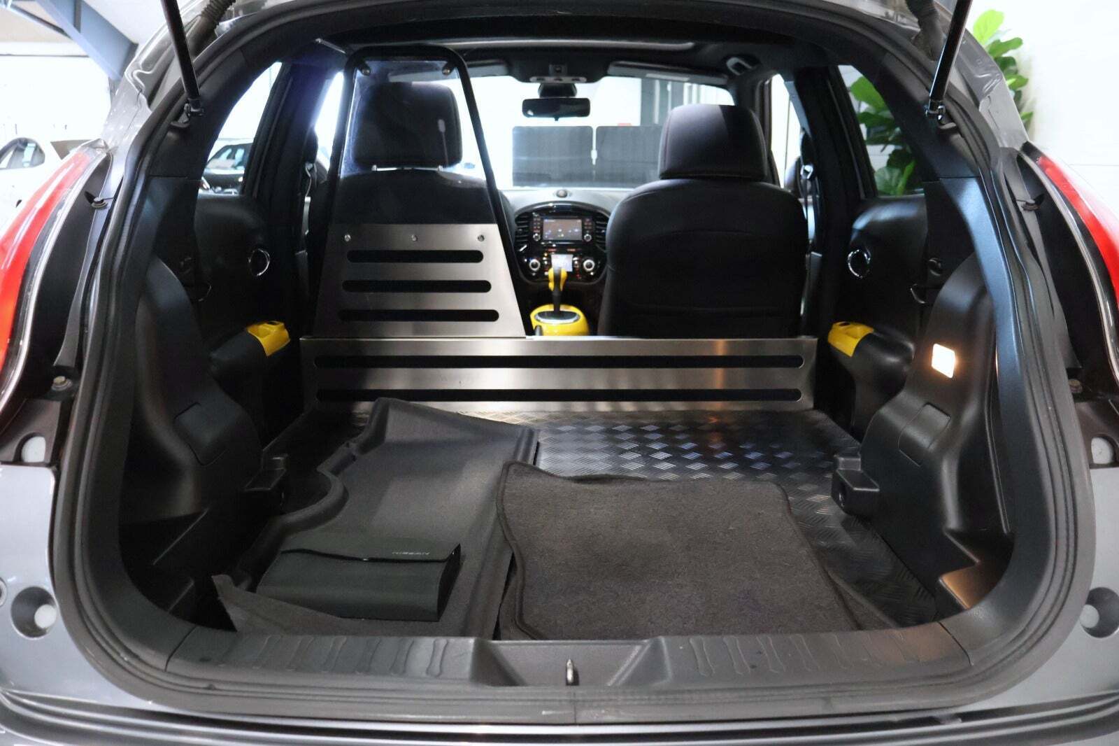 Grå Nissan Juke fra 2011