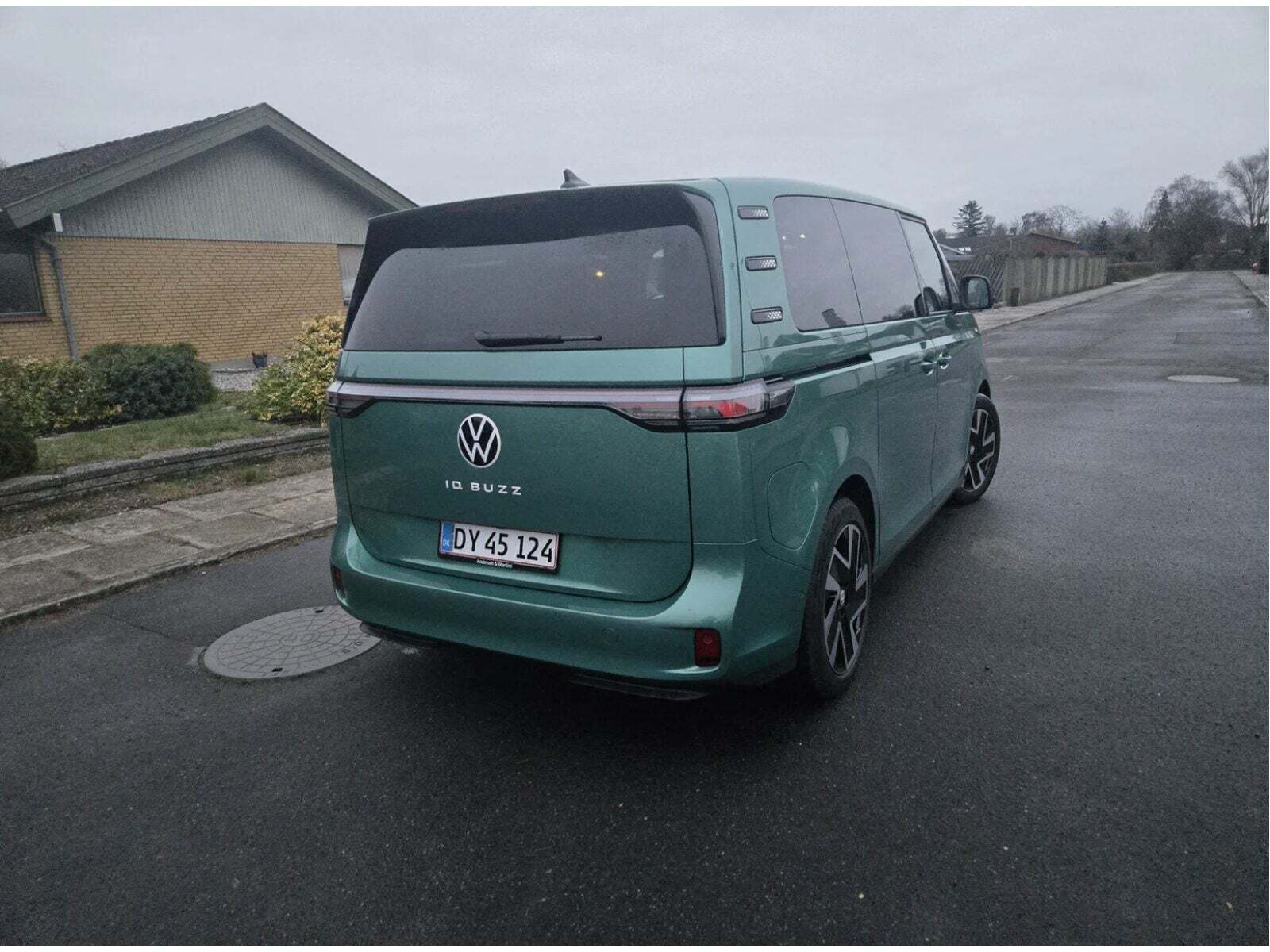 VW ID.Buzz 77 Pro SWB